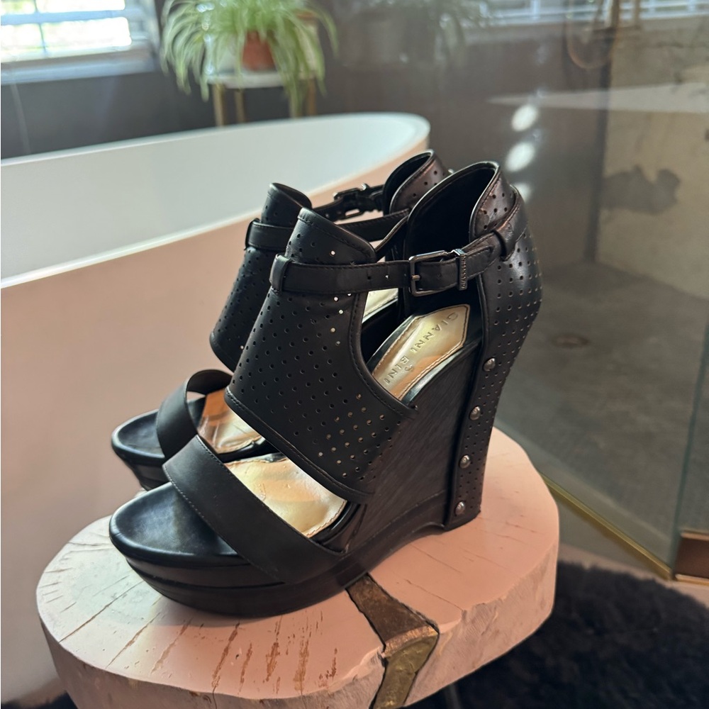Gianni Bini Black Wedge Sandals
